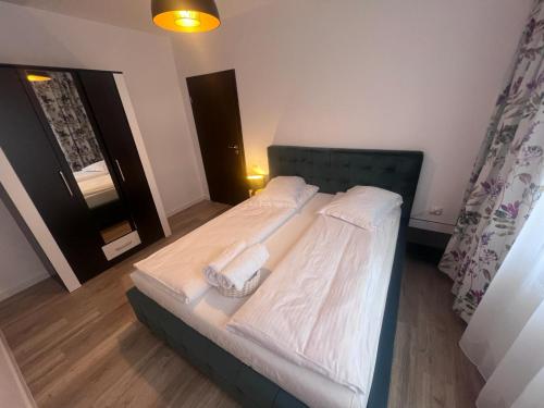 Ένα ή περισσότερα κρεβάτια σε δωμάτιο στο Helix Apartaments