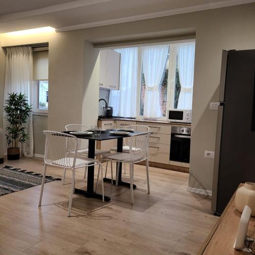 The Whispering Dawn - City Centre Apartment