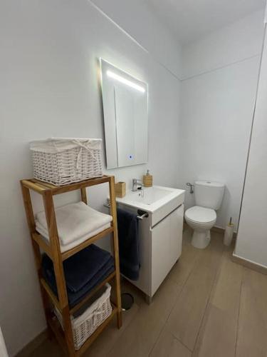 a bathroom with a white sink and a toilet at Brisamar, serenidad frente al mar in Bajamar