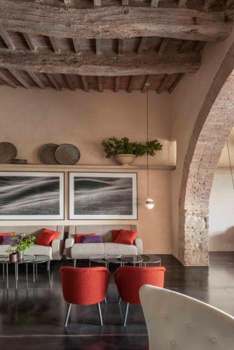Ein Sitzbereich in der Unterkunft Monteverdi Tuscany