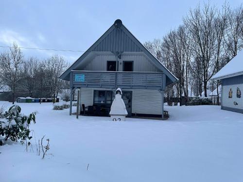 a barn with a bride in front of it in the snow at Ferienhaus am Silbersee Leni in Frielendorf