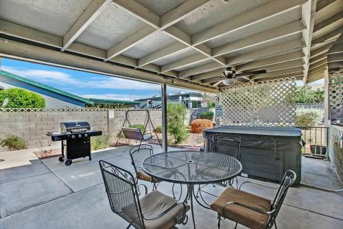 3BR, 1 Story Home w Hot tub, Grill, Sleeps 6