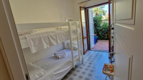 Двох'ярусне ліжко або двоярусні ліжка в номері Rifugio costiero