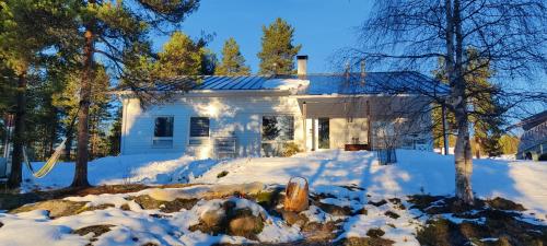 Nordic Villa with private sledding hill om vinteren