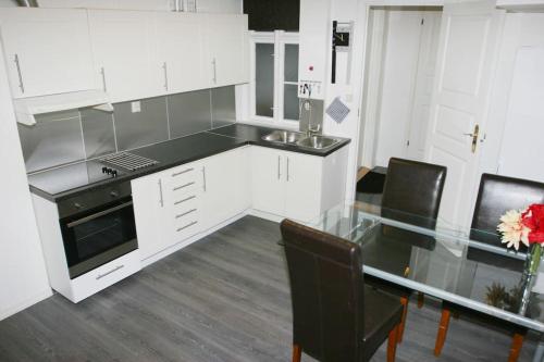 Photo de la galerie de l'établissement 3 bedroom apartment - Perfect Location - Harbour-Train-Bus-CityCenter, à Bergen