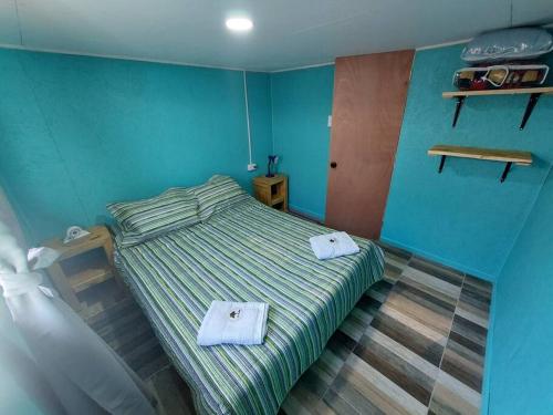 En eller flere senge i et værelse på Cabaña El Aromo