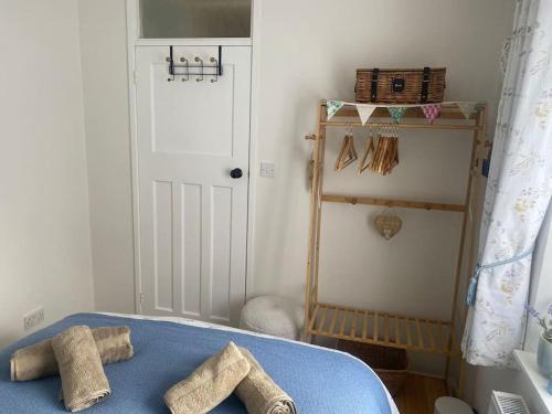 a room with a bed with two towels on it at Cosy cottage in Chard