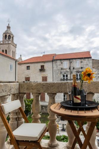 Charming Retreat in Old Town