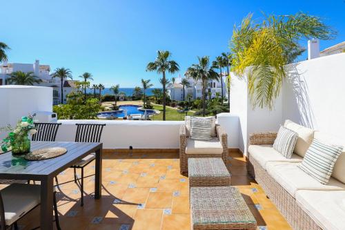 Los Monteros Palm Beach - sea & pool view