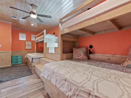 a bedroom with orange walls and a bunk bed at She's Like Texas in Concan
