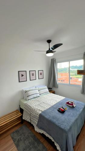 a bedroom with a bed and a ceiling fan at Ponte Laguna, Parque Burle Max in Sao Paulo