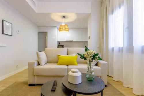 Malagueta Miramar with Shared Pool by Caleta Homes