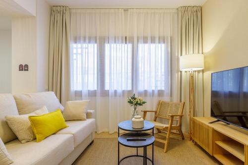 Malagueta Miramar with Shared Pool by Caleta Homes