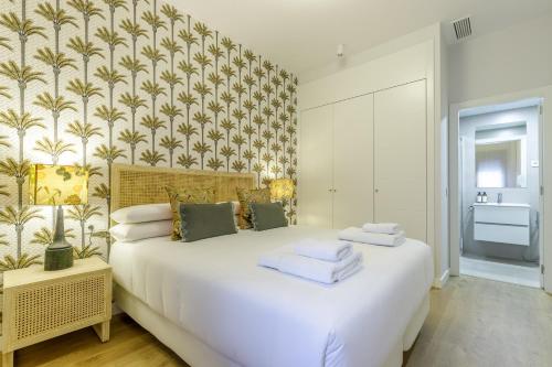 En eller flere senge i et værelse på Malagueta Miramar with Shared Pool by Caleta Homes