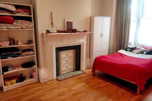 Cosy 1 bedroom with garden 2 min from seafront photo 3