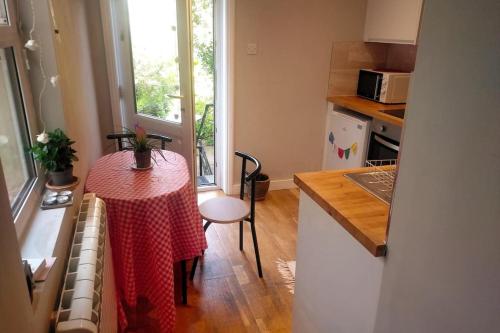 Cosy 1 bedroom with garden 2 min from seafront photo 5