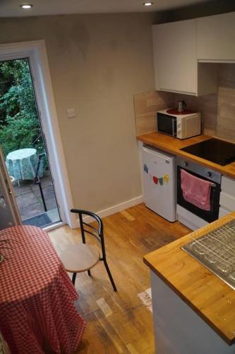 Cosy 1 bedroom with garden 2 min from seafront photo 9