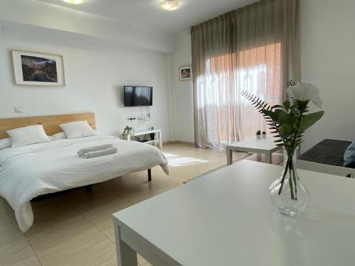 Een bed of bedden in een kamer bij Apartments Brava