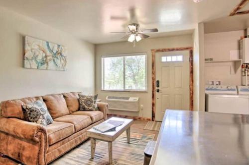 Χώρος καθιστικού στο Angel Rock Rentals Of Moab Unit 1
