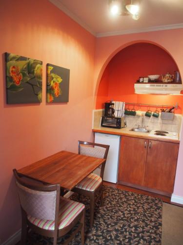 Kuchyň nebo kuchyňský kout v ubytování Woodside Inn