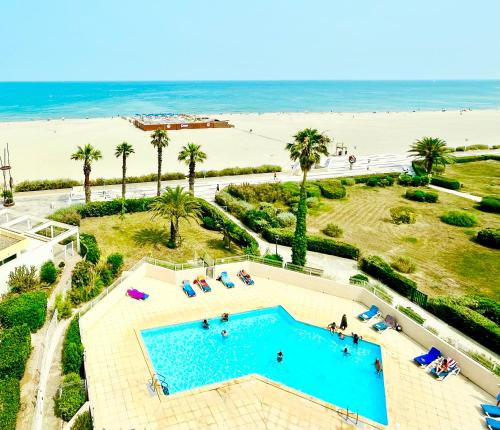 APPARTEMENT VUE PLONGEANTE LES PIEDS DANS L'EAU, PISCINE et MER