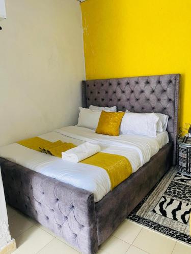 Кровать или кровати в номере Serenity Studio Nakuru CBD-WiFi-Ample Parking-Netflix-Budget Rates