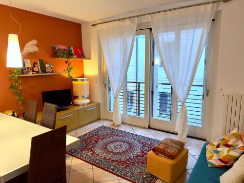 a living room with a dining table and a window at In centro a due passi dal lago in Iseo