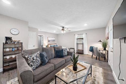 a living room with a couch and a table at Baytown Private Studio Apartment covered patio Sleeps 4 by the bay skate park main street water park in Baytown