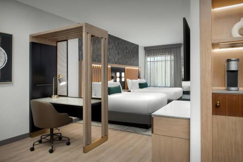 Cama o camas de una habitación en SpringHill Suites by Marriott Sandpoint