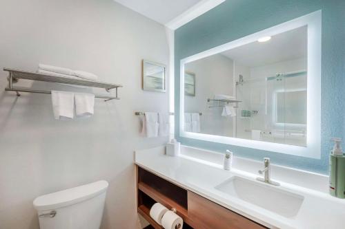 a white bathroom with a sink and a mirror at Best Western River Cities in Ashland