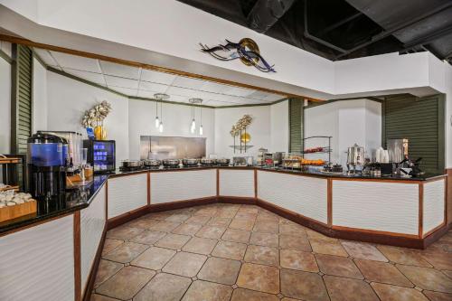 a large kitchen with a counter in a restaurant at Best Western Orlando Gateway Hotel in Orlando