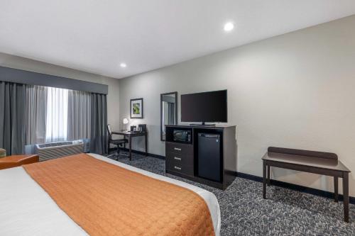 a hotel room with a bed and a flat screen tv at Best Western Plus Owensboro in Owensboro