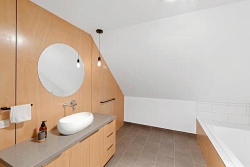 Un baño de Serenity at Ridgeway Retreat - Relax, Hike, Bike