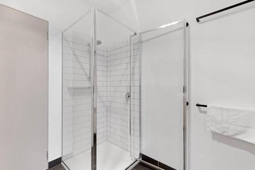 Un baño de Serenity at Ridgeway Retreat - Relax, Hike, Bike