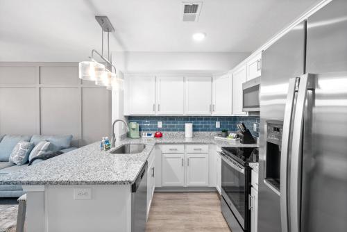Kuchyň nebo kuchyňský kout v ubytování Peachers Place Townhomes (1000 Henry Place Blvd, #908) Close to Ft. Campbell