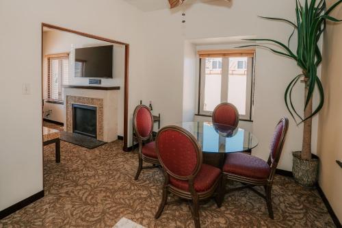 a dining room with a glass table and chairs at Pantai Inn in San Diego