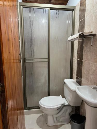 Koupelna v ubytování Cabaña Shalom Guarne!