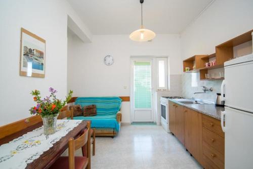 Apartments with parking space Kastel Stafilic, Kastela - 22665