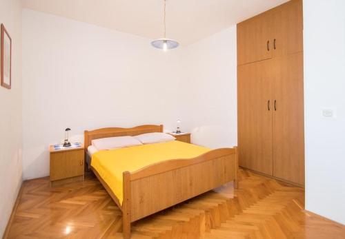 Apartments with parking space Kastel Stafilic, Kastela - 22665