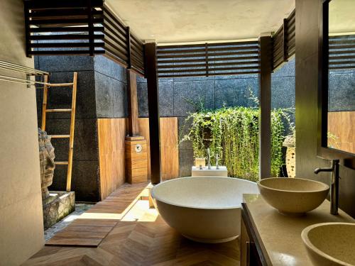 a bathroom with two sinks and a bath tub at Villa Buddha Umalas in Kerobokan