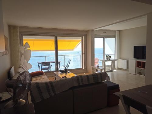 Fotografia z galérie ubytovania Appartement face mer aux Sables d'Olonne, 2 chambres, proche plage et commerces - FR-1-325-125 v destinácii Les Sables-dʼOlonne