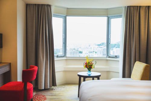 DoubleTree by Hilton Naha Shuri Castleにあるベッド
