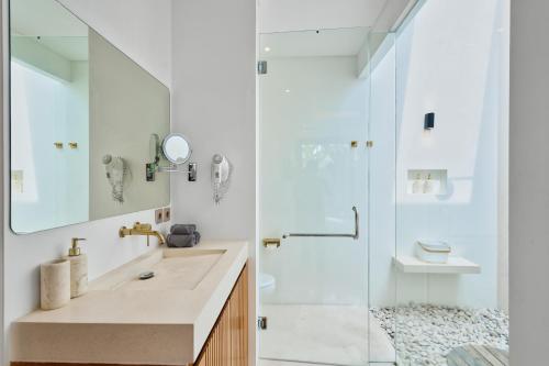 a bathroom with a sink and a shower at Pagi Villas by Betterplace in Canggu