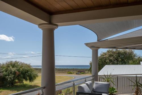 Μπαλκόνι ή βεράντα στο Ocean View Executive Apartment 4