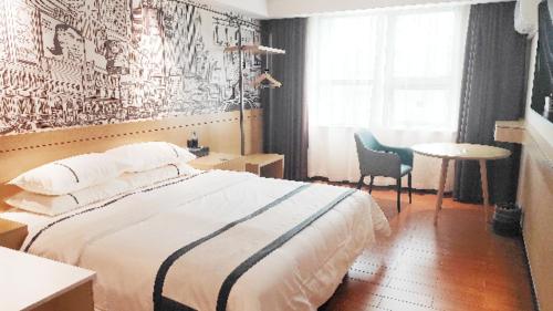 En eller flere senger på et rom på City Comfort Inn Chenzhou Wuling Square