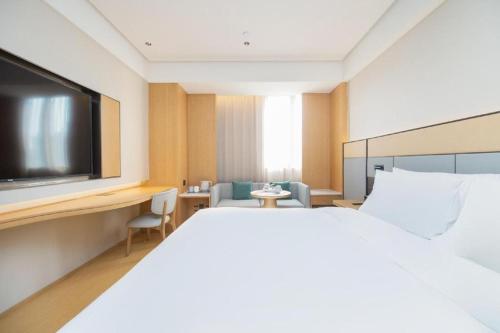Katil atau katil-katil dalam bilik di JI Hotel Shuyang Wanda Plaza Xueyuan Road