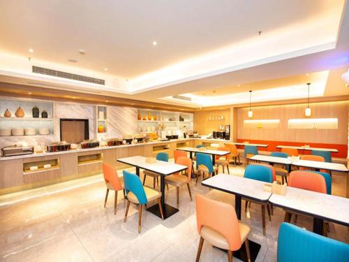 مطعم أو مكان آخر لتناول الطعام في Hanting Hotel Changchun Gongnong Square Metro Station