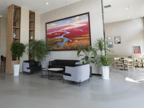 a lobby with a large painting on the wall at Green Tree Inn Liaoning Panjin Wanda Plaza Tianjia in Panjin