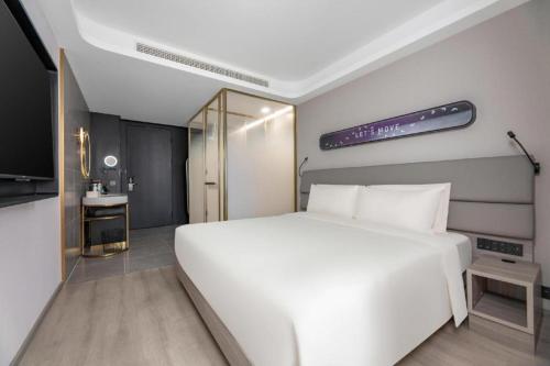 Posteľ alebo postele v izbe v ubytovaní Atour Light Hotel North Dalian Station Qianshan Road