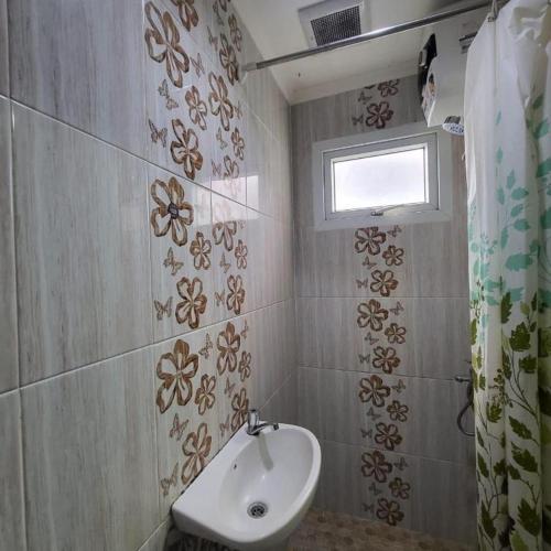 Koupelna v ubytování Barata INN By Nature's AEROPOLIS Airport Soeta